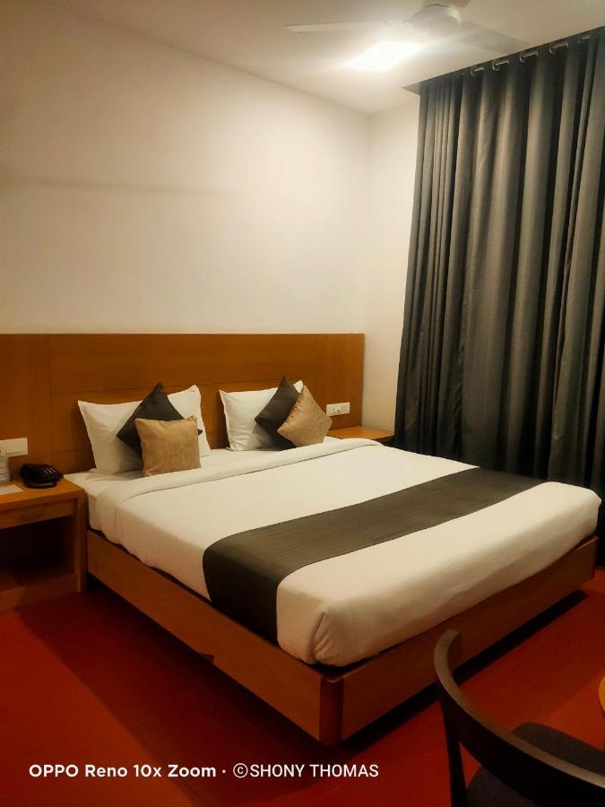 Hotel Agincourt Kuttikkanam Pīrmed Esterno foto
