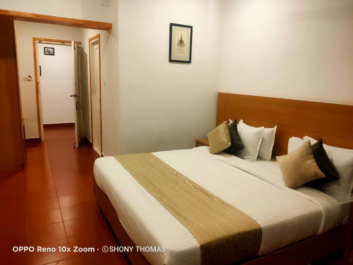 Hotel Agincourt Kuttikkanam Pīrmed Esterno foto